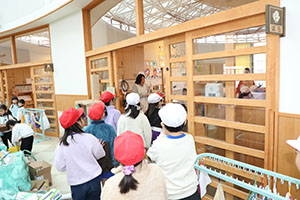 八郷小学校2年生のみなさんが見学に来てくれました