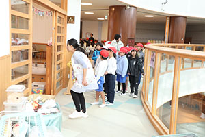 八郷小学校2年生のみなさんが見学に来てくれました