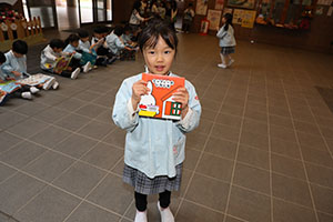 自動車文庫くじら号がやってきた　年長