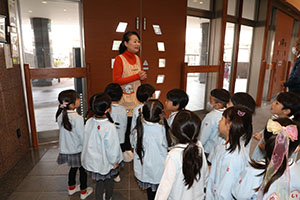 自動車文庫くじら号がやってきた　年長