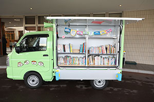 自動車文庫くじら号がやってきた　年長