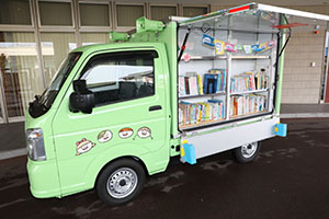 自動車文庫くじら号がやってきた　年長