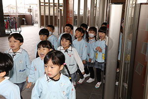 自動車文庫くじら号がやってきた　年長