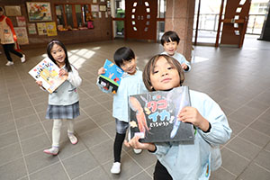 自動車文庫くじら号がやってきた　年長