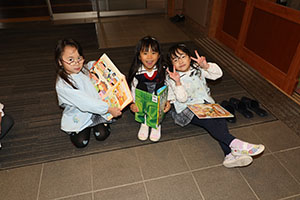 自動車文庫くじら号がやってきた　年長