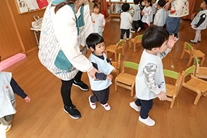 いす取りゲーム楽しかったね　ひよこ