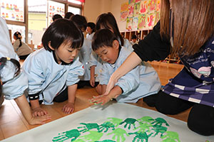 クリスマスツリーの制作　うさぎ