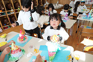 クリスマスの帽子の制作　A