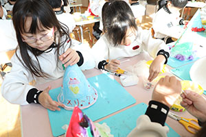 クリスマスの帽子の制作　A