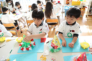 クリスマスの帽子の制作　A