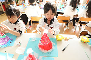 クリスマスの帽子の制作　A