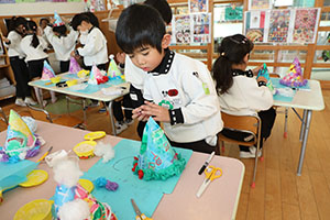 クリスマスの帽子の制作　A