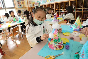 クリスマスの帽子の制作　A