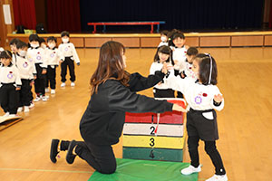 体操教室　ー跳び箱ー　すみれ