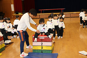 体操教室　ー跳び箱ー　すみれ