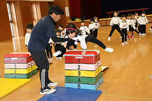 体操教室　ー跳び箱ー　すみれ