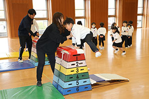 体操教室　ー跳び箱ー　すみれ