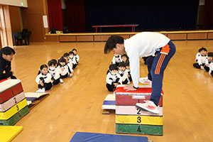 体操教室　ー跳び箱ー　すみれ