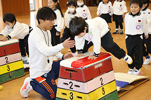 体操教室　ー跳び箱ー　すみれ