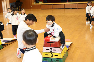 体操教室　ー跳び箱ー　ばら