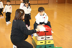 体操教室　ー跳び箱ー　ばら