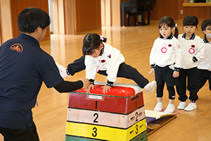 体操教室　ー跳び箱ー　ばら