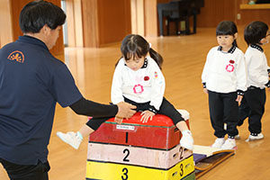 体操教室　ー跳び箱ー　ばら