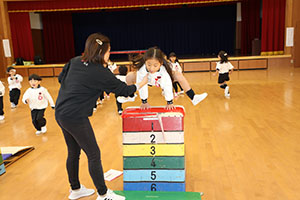 体操教室　ー跳び箱ー　ばら