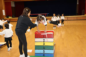 体操教室　ー跳び箱ー　ばら