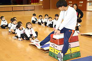 体操教室　ー跳び箱ー　ばら