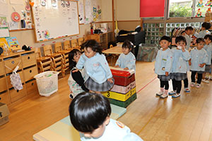 お部屋でサーキット遊び　きりん