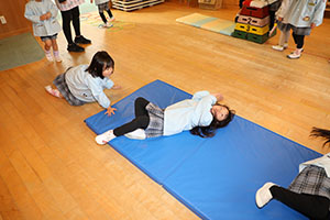 お部屋でサーキット遊び　きりん