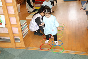 お部屋でサーキット遊び　きりん