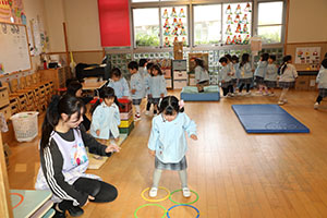 お部屋でサーキット遊び　きりん