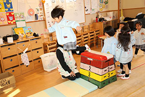 お部屋でサーキット遊び　きりん