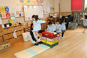 お部屋でサーキット遊び　きりん