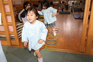 お部屋でサーキット遊び　きりん