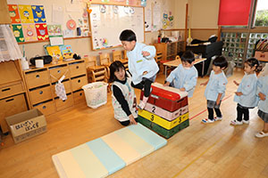 お部屋でサーキット遊び　きりん