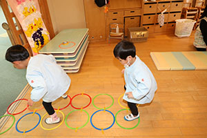 お部屋でサーキット遊び　きりん