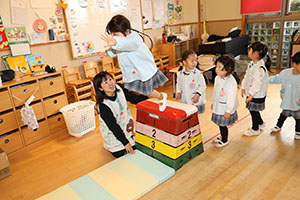 お部屋でサーキット遊び　きりん