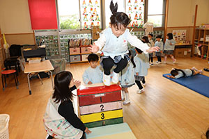 お部屋でサーキット遊び　きりん