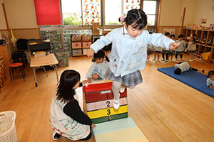 お部屋でサーキット遊び　きりん