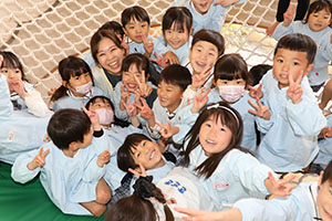 ネット遊具で滑り台！　E