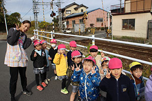 お散歩へでかけました　あひる・ばら