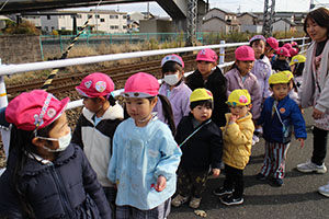 お散歩へでかけました　あひる・ばら