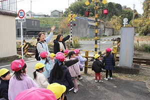 お散歩へでかけました　あひる・ばら