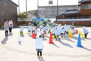 コーンで楽しい運動遊び　ことり・こあら