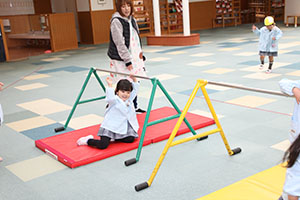 鉄棒にチャレンジ！　ぱんだ