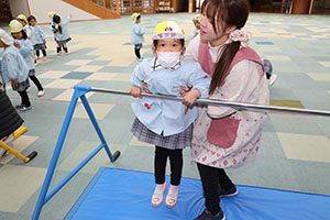 鉄棒にチャレンジ！　ぱんだ