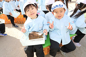 ふれあい動物園　たのしかったね　年中組　ひよこ・あひる・ぺんぎん　NO.2
